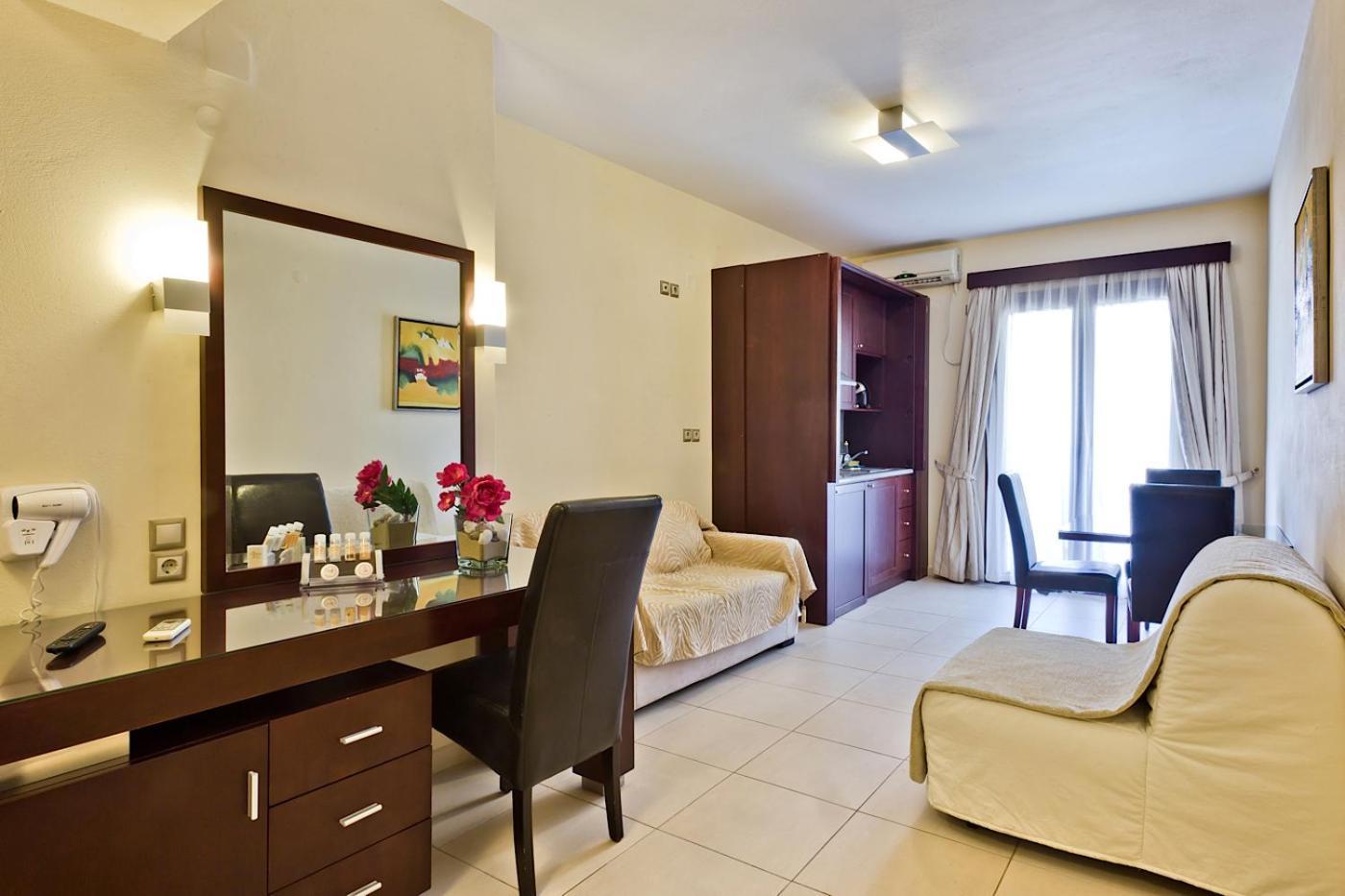 Socrates Hotel Apartments Karpathos Exterior photo